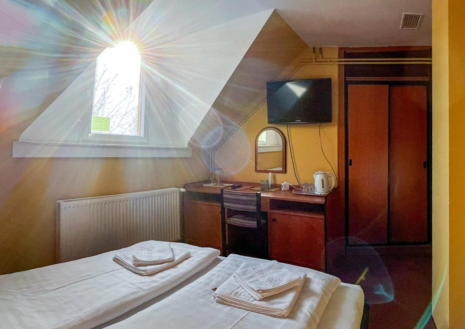 Kisviza Vendeghaz Hotel Байя Екстериор снимка