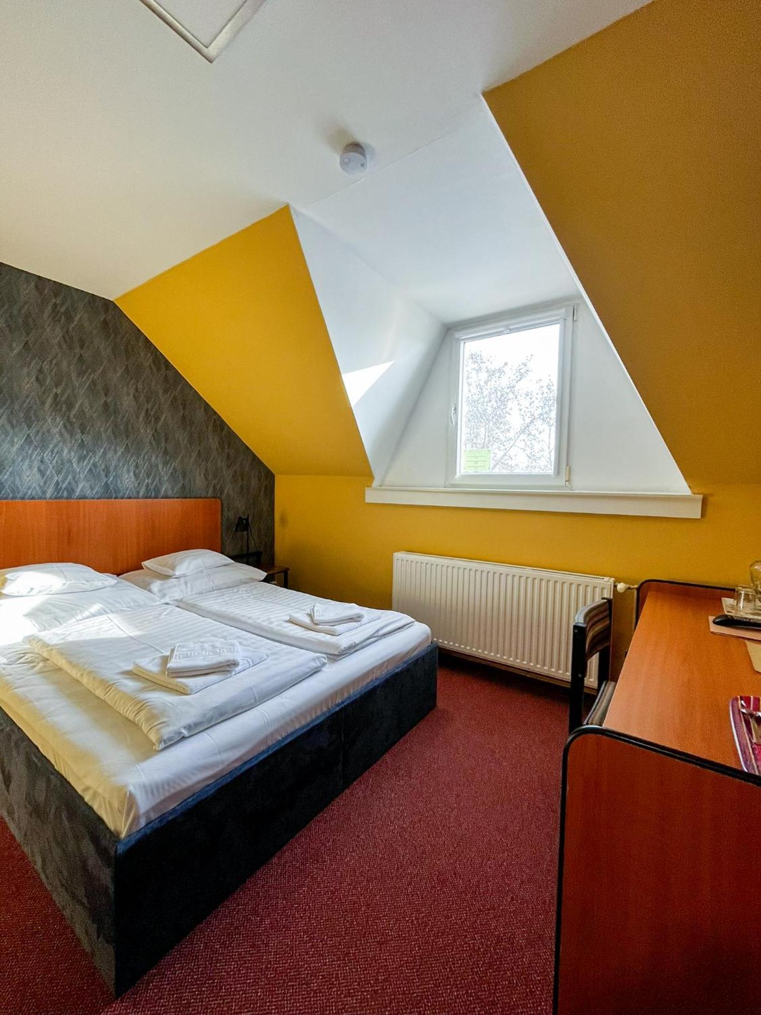 Kisviza Vendeghaz Hotel Байя Екстериор снимка