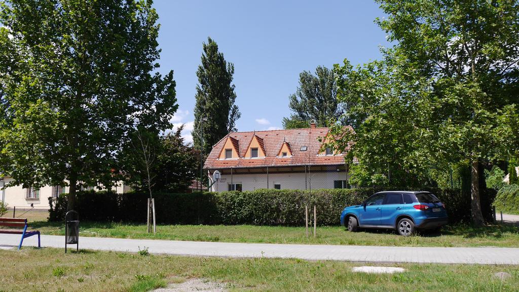 Kisviza Vendeghaz Hotel Байя Екстериор снимка