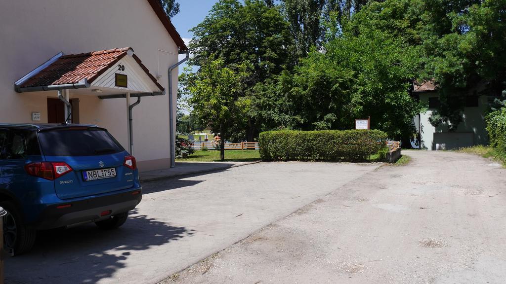 Kisviza Vendeghaz Hotel Байя Екстериор снимка